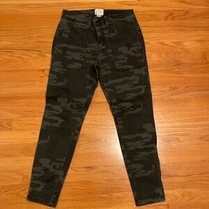 Sanctuary Standard Surplus Camouflage size 28 jeans.